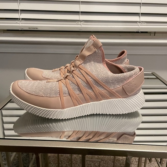 Pink sneakers - Picture 4 of 6